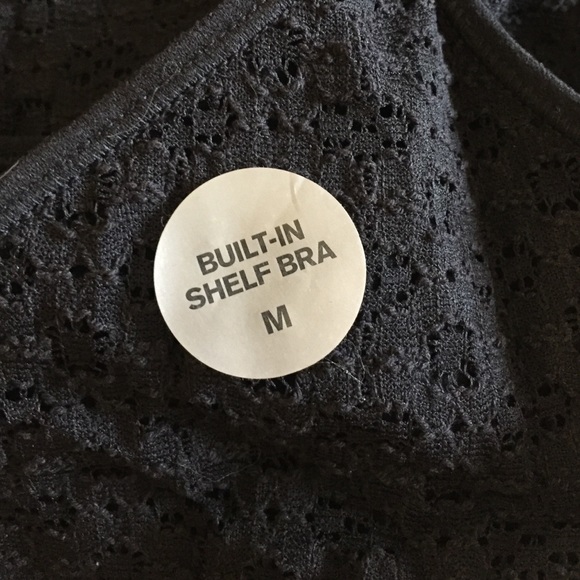 Express lace tank with built-in shelf bra - Picture 2 of 4